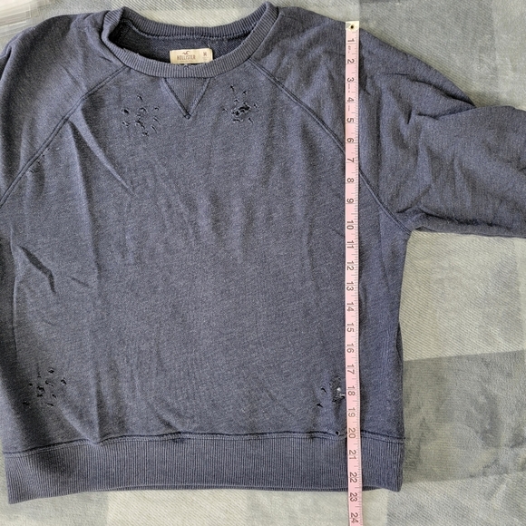 Hollister Women's Relaxed Fit Distressed Blue Crew Neck Sweatshirt Size Medium - Picture 11 of 11